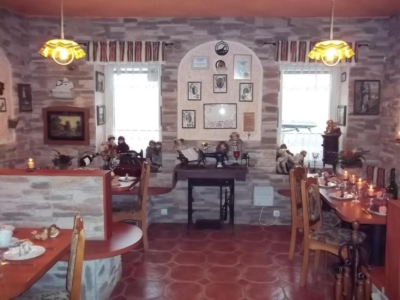 梅德维德克酒店 Loučná pod Klínovcem 外观 照片